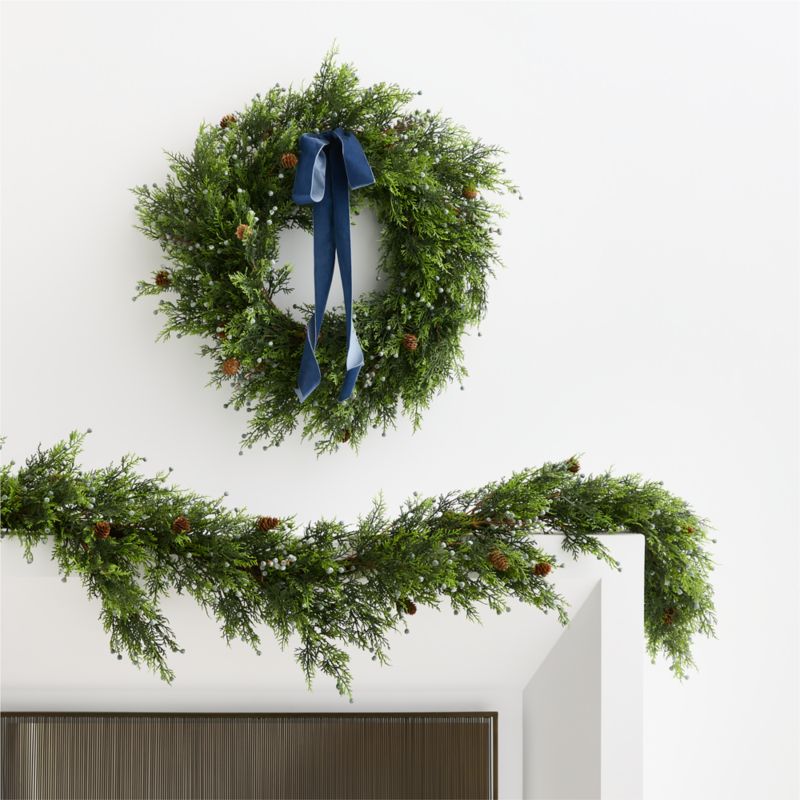 Faux Juniper Berry Holiday Wreath 28" - image 1 of 5