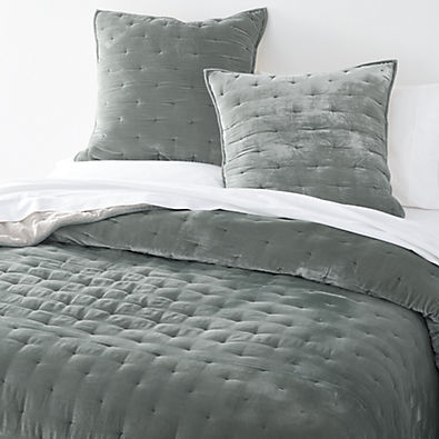 View Juliet Light Blue Velvet Full/Queen Quilt details