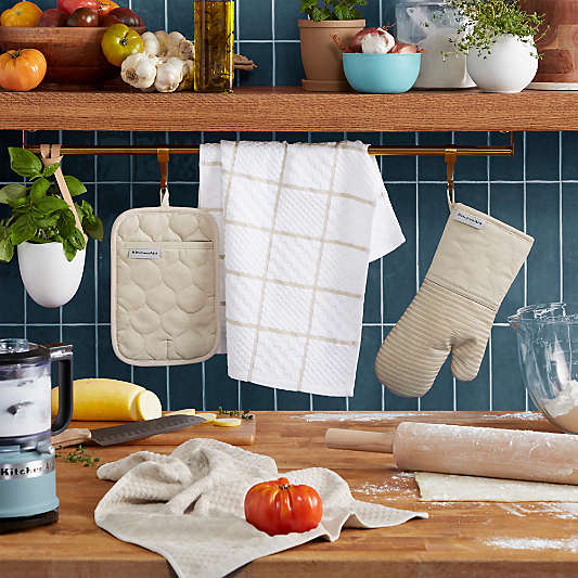 KitchenAid ® Milkshake Quilted Cotton Terry Cloth Oven Mitt, Pot Holder and Kitchen Towel 4-Piece Set