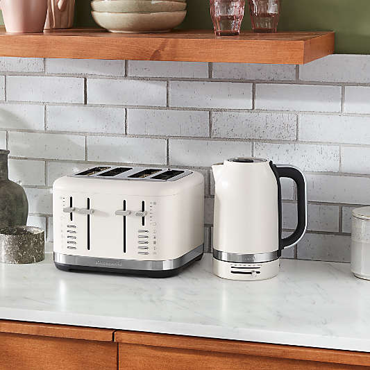 KitchenAid ® 4-Slice Toaster in Porcelain White