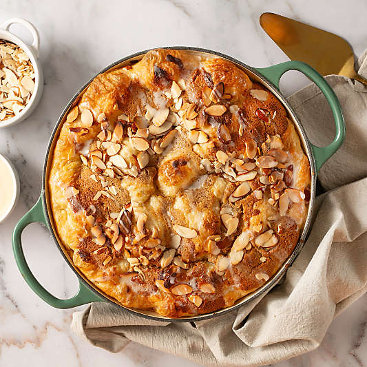 Le Creuset ® 2.25-Qt. Artichaut Enameled Cast Iron Braiser with Glass Lid