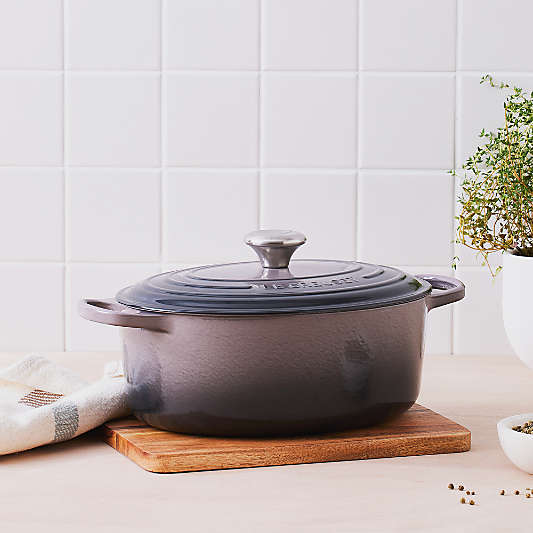 Le Creuset ® Signature 4.7L/5-Qt Oyster Dutch Oven with Stainless Steel Knob