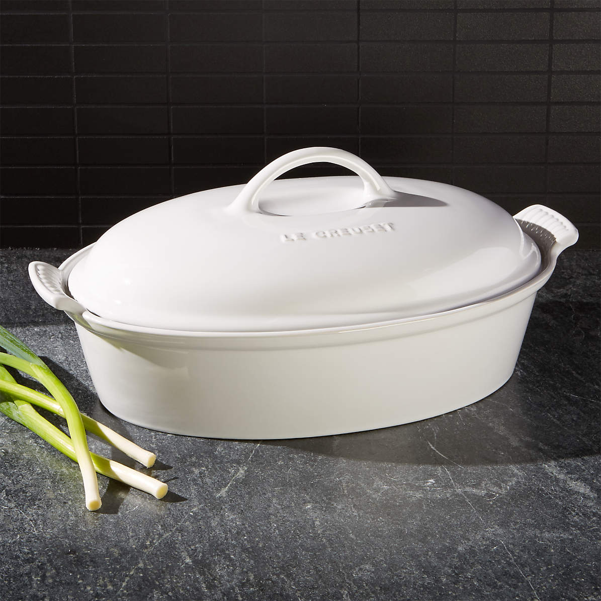 5.5 Quart Oval Covered Casserole 