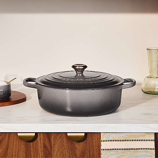 Le Creuset ® Signature 6.2L/6.5-Qt Oyster Shallow Round Dutch Oven with Stainless Steel Knob