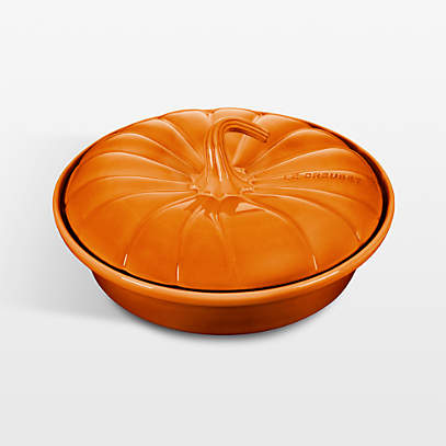 https://cb.scene7.com/is/image/Crate/LeCreu9nPmpknBkrPrsSSF23_VND/$web_pdp_main_carousel_low$/230831100608/le-creuset-9-pumpkin-baker-pers.jpg