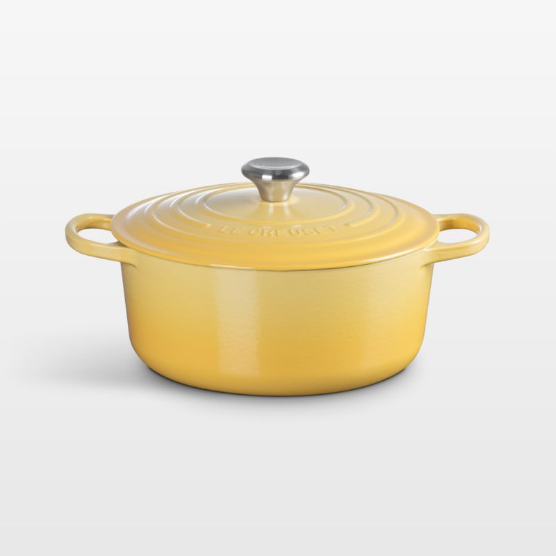 Le Creuset ® Signature 5.3L/5.5-Qt. Camomille Enameled Cast Iron Round Dutch Oven - image 0 of 2