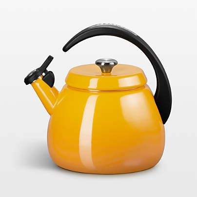 Le Creuset ® Signature Cloche 2.2-Qt. Nectar Whistling Tea Kettle