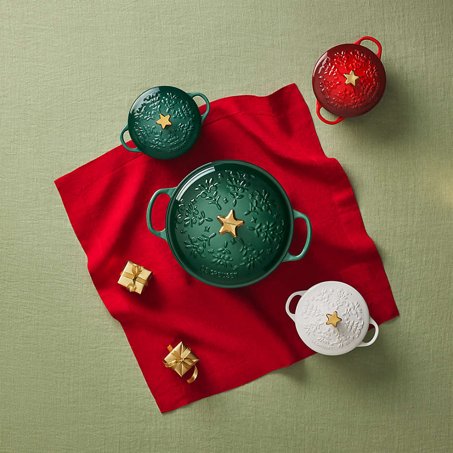 Le Creuset 4.5 qt. Noel Collection: Signature Dutch Oven - Embossed Tr