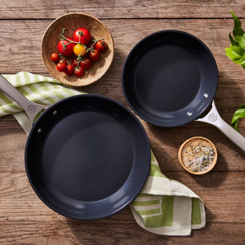 Le Creuset ® Essential Ceramic Non-Stick 8" Shallow Fry Pan - image 2 of 8