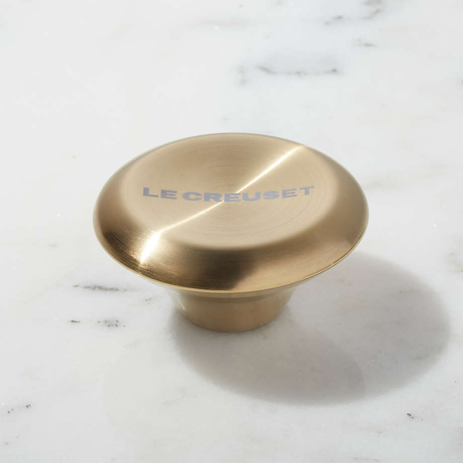 Le Creuset Signature Gold Knob - Medium – The Happy Cook