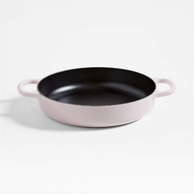 https://cb.scene7.com/is/image/Crate/LeCreuSgEverydayPanShlSSF23/$web_pdp_main_carousel_zoom_low$/230907155724/le-creuset-11-signature-everyday-pan-shallot.jpg