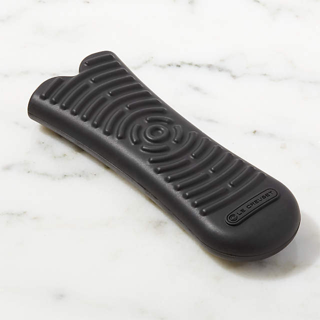 Le Creuset Side Handle Grips, Set of 2, Silicone (Black Onyx), Furniture &  Home Living, Kitchenware & Tableware, Cookware & Accessories on Carousell