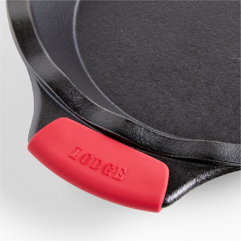 Lodge 9 Inch Cast Iron Pie Pan with Silicone Grips at Menards®