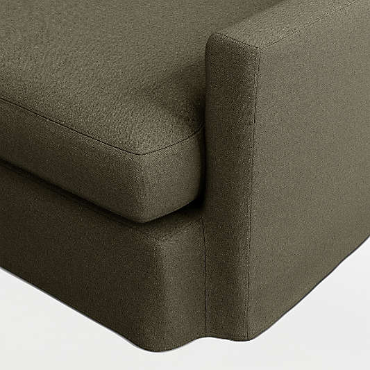 Lounge Classic 2-Piece Slipcovered Sectional Sofa with Chaise Lounge