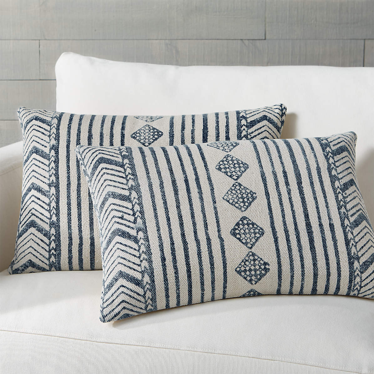 The Pillow Collection Poplar Geometric Pillow Blue