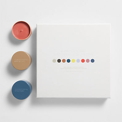 View Monochrome 9 Piece Discovery Set details