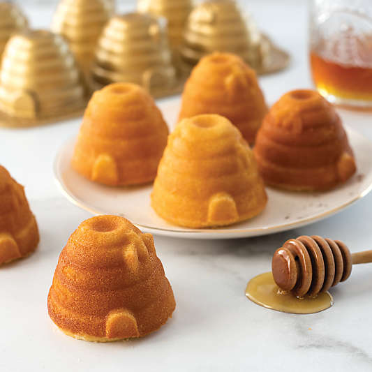 Nordic Ware ® Beehive Cakelet Pan