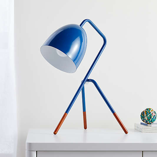 Nifty Modern 3-Leg Lamp