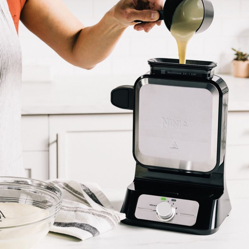 Ninja ® Belgian Waffle Maker PRO Neverstick™ - image 7 of 10
