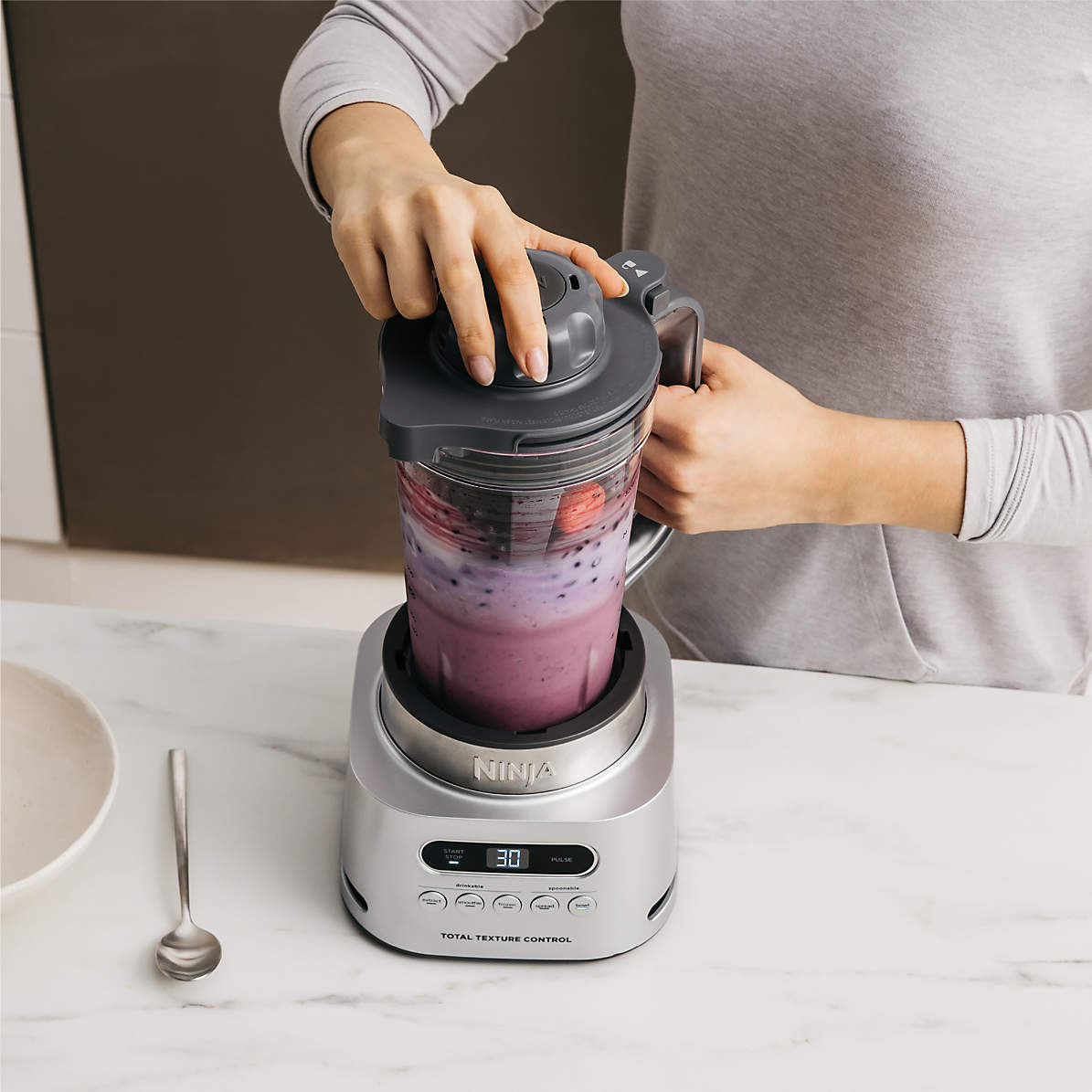 Ninja TWISTi High-Speed Blender Duo Unboxing & First Impressions:  Obliterating a Smoothie in No Time 