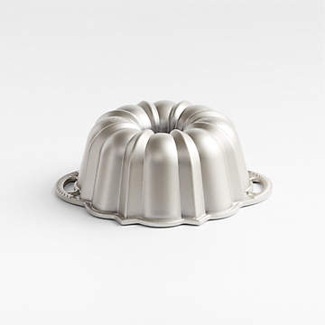 Nordic Ware Platinum Collection Pound Cake Pan, Silver