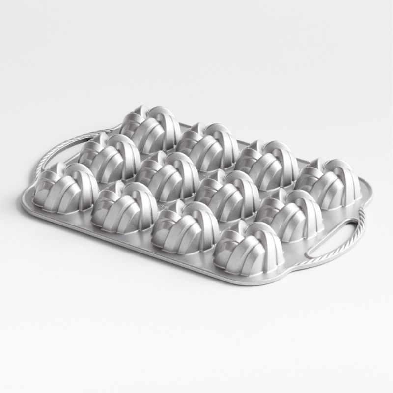 Nordic Ware 75th Anniversary Braided Mini Bundt Pan – i Leoni