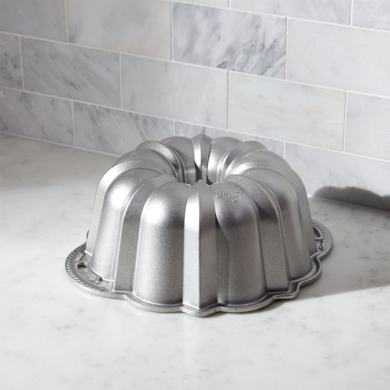 Nordic Ware ® Anniversary Bundt ® Pan