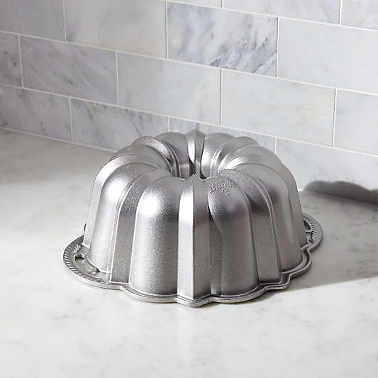 Nordic Ware ® Anniversary Bundt ® Pan