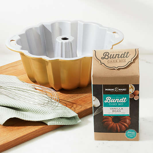 Nordic Ware ® Anniversary Bundt ® Pan and Vanilla Bean Cake Mix