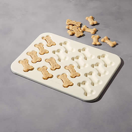 Nordic Ware ® Dog Treat Pan