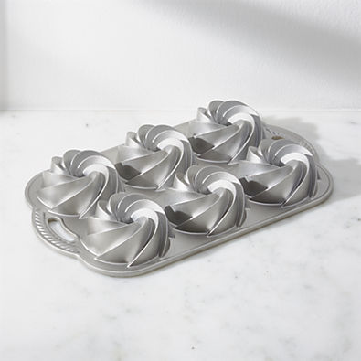 View Nordic Ware Heritage Mini Bundt Cake Pan details
