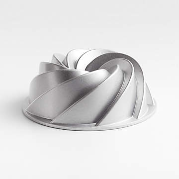 Nordic Ware Nonstick Cast Aluminum Anniversary Bundt® Pan