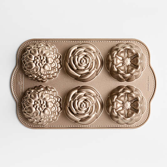 Nordic Ware ® Floral Cakelet Pan