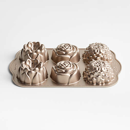 Nordic Ware ® Floral Cakelet Pan