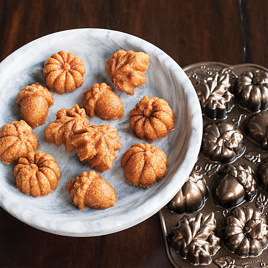 Nordic Ware ® Autumn Delights Cakelet Pan