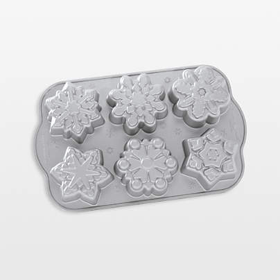 https://cb.scene7.com/is/image/Crate/NordicWrFzSnwCkltPnSSF23_VND/$web_pdp_carousel_med$/230818103419/nordic-ware-frozen-snowflake-cakelet-pan.jpg