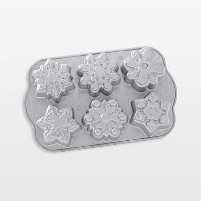 https://cb.scene7.com/is/image/Crate/NordicWrFzSnwCkltPnSSF23_VND/$web_pdp_main_carousel_low$/230818103419/nordic-ware-frozen-snowflake-cakelet-pan.jpg