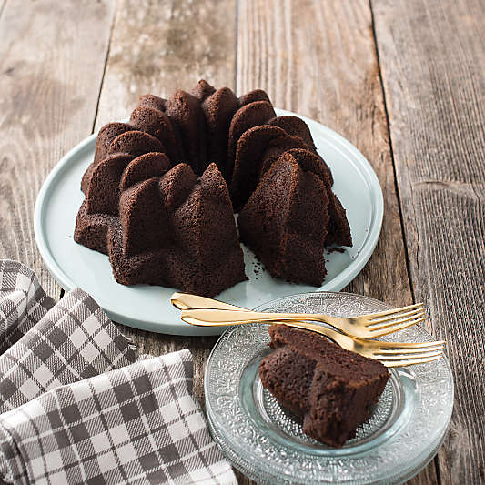 Nordic Ware ® Star-Shaped Vintage Bundt Cake Pan