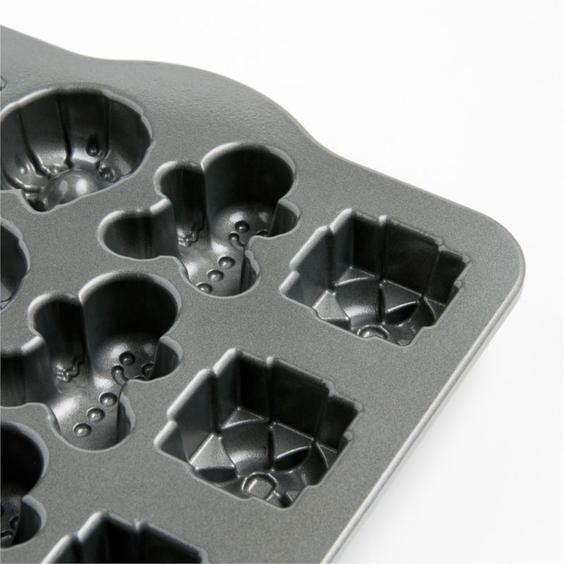 Nordic Ware Holiday Teacakes Cakelet Pan - image 2 of 5