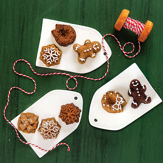 Nordic Ware ® Holiday Teacakes Cakelet Pan