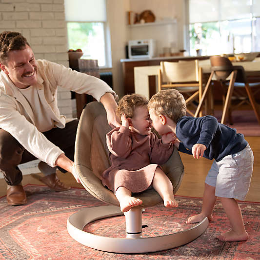 Nuna ® LEAF ™ Grow Light Brown Teddy Baby Activity Chair