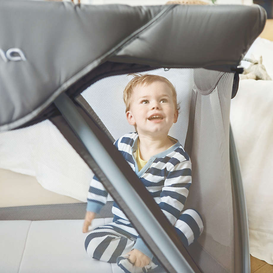 Nuna travel hot sale cot dimensions