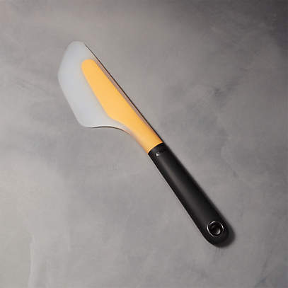 https://cb.scene7.com/is/image/Crate/OXOFlipNFoldOmltteSptlaSmlSHF16/$web_pdp_main_carousel_low$/220913133717/oxo-small-flip-and-fold-omelet-silicone-spatula.jpg