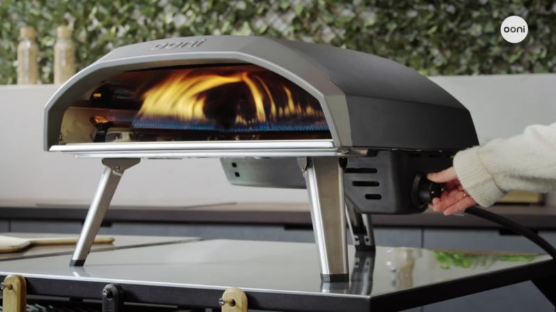 Play Ooni Koda 16 Outdoor Pizza Oven - video 1 of 3