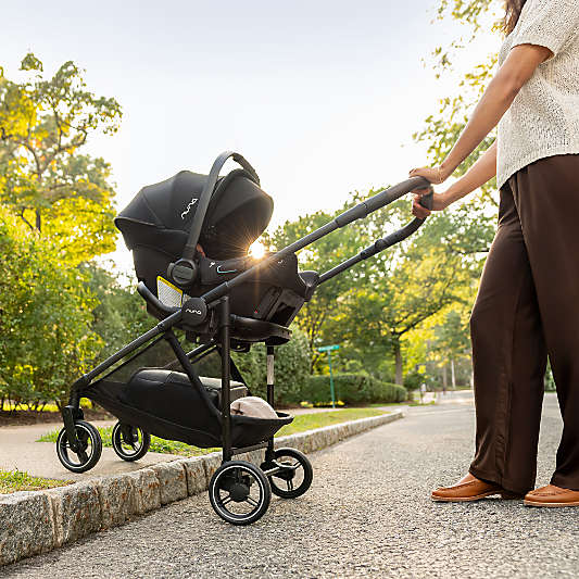 Nuna PIPA Urbn Caviar Flex System in Caviar