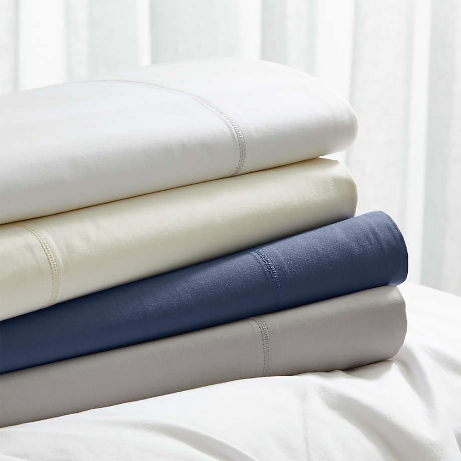 https://cb.scene7.com/is/image/Crate/Percale400TCStackFHS19/$web_pdp_main_carousel_med$/190411135331/400-thread-count-percale-sheet-sets.jpg