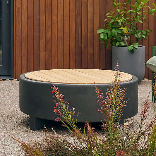 Neighbor ™ Rook Round Charcoal Propane Fire Table