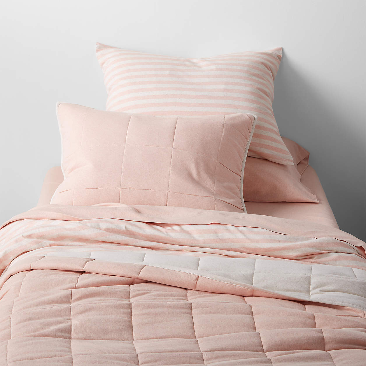Comfy Tee Pink Reversible Organic Cotton Jersey Kids Quilt Bedding Set Crate & Kids Canada