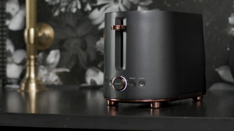 Café ™ Express Finish Matte Black 2-Slice Toaster