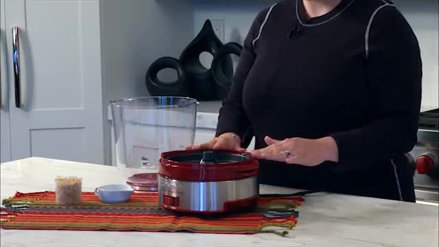 Play Cuisinart ® EasyPop ® Popcorn Maker - video 1 of 1